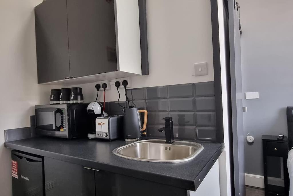 Modern 1Bedroom Studio In London Center Экстерьер фото